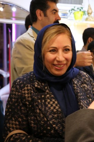 حال خوبِ کتاب‌ها با ما و شما در کتابفروشی آموت