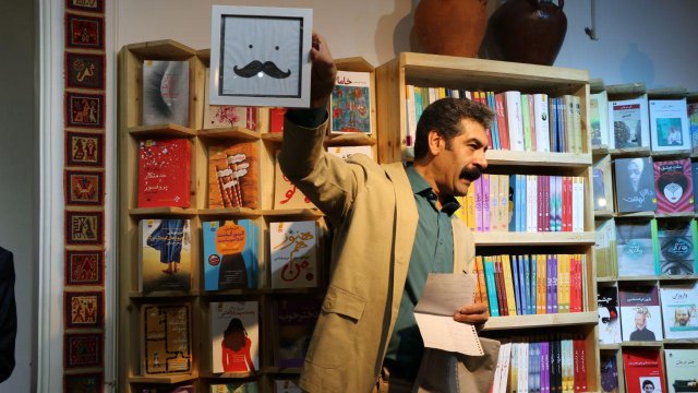 حال خوبِ کتاب‌ها با ما و شما در کتابفروشی آموت