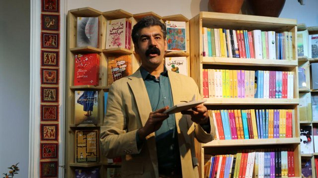 حال خوبِ کتاب‌ها با ما و شما در کتابفروشی آموت